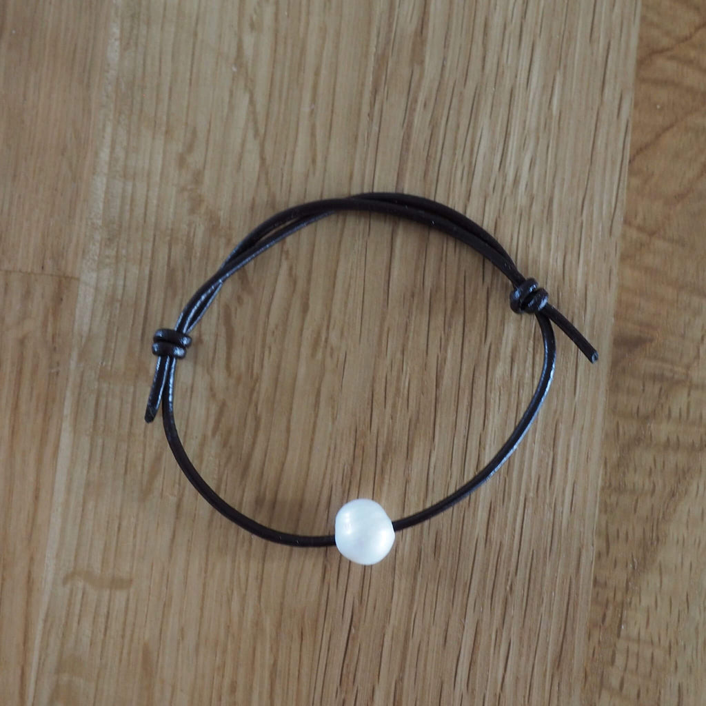 Black Leather & Pearl Bracelet